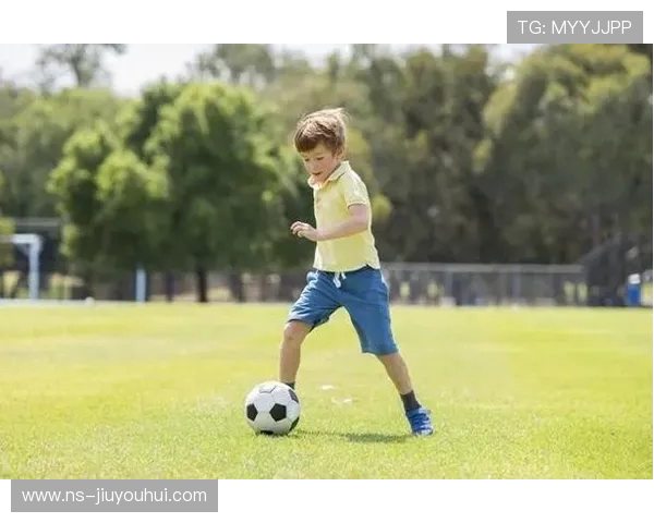 全方位为6至8岁儿童精心挑选舒适安全耐用的小学生足球鞋推荐指南